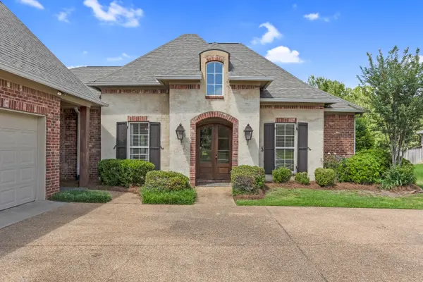 269 Lake Cir, Madison, MS 39110-1806