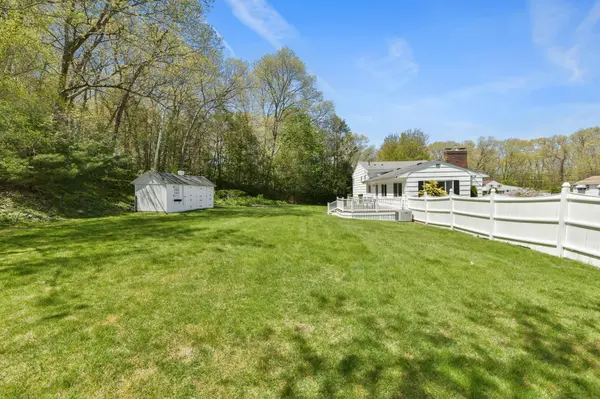 89 Hollingsworth Rd, Milton, MA 02186-1018