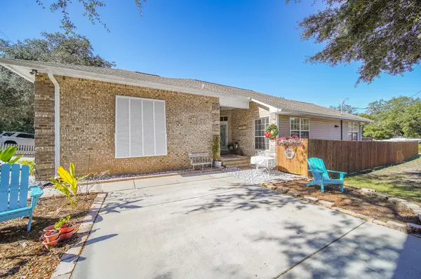 14440 Innerarity Point Rd, Pensacola, FL 32507-8445