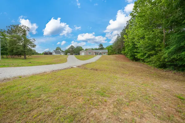 652 Timber Ridge Dr, Lexington, TN 38351-5776