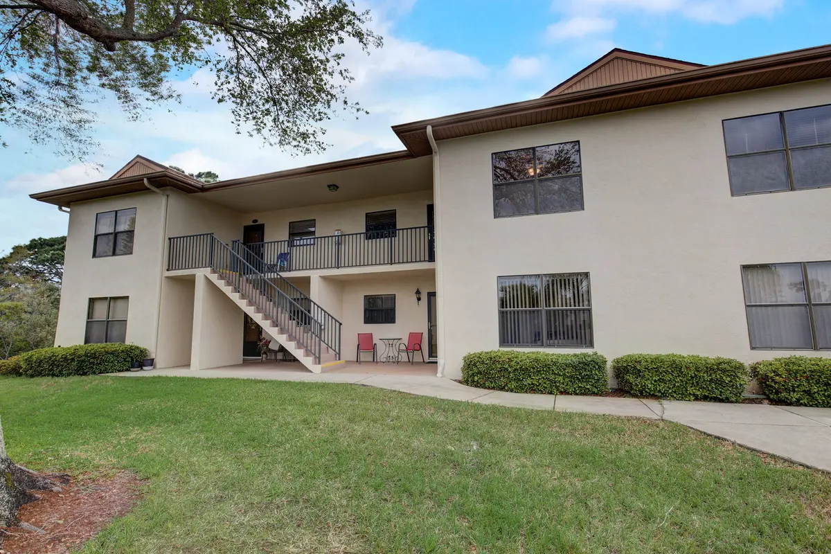 1642 Seascape Cir #202, Tarpon Springs, FL 34689-2954