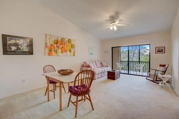 1642 Seascape Cir #202, Tarpon Springs, FL 34689-2954