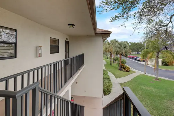 1642 Seascape Cir #202, Tarpon Springs, FL 34689-2954