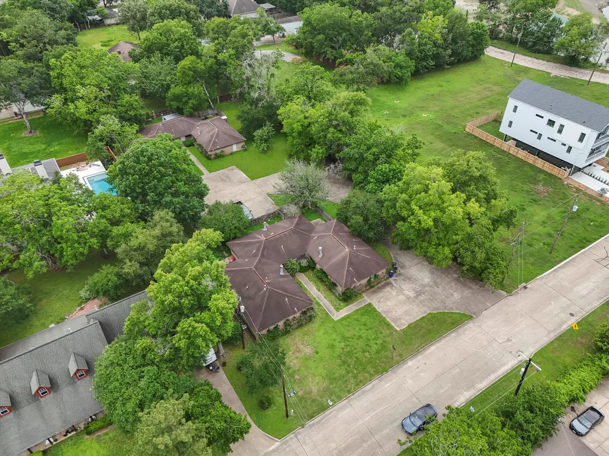 Friendswood, TX 77546-4100,212 Quaker Dr