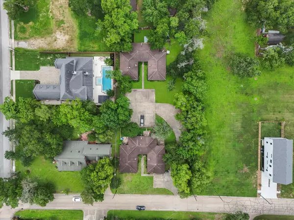 Friendswood, TX 77546-4100,212 Quaker Dr