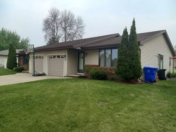 3327 E Canary St, Appleton, WI 54915-3362