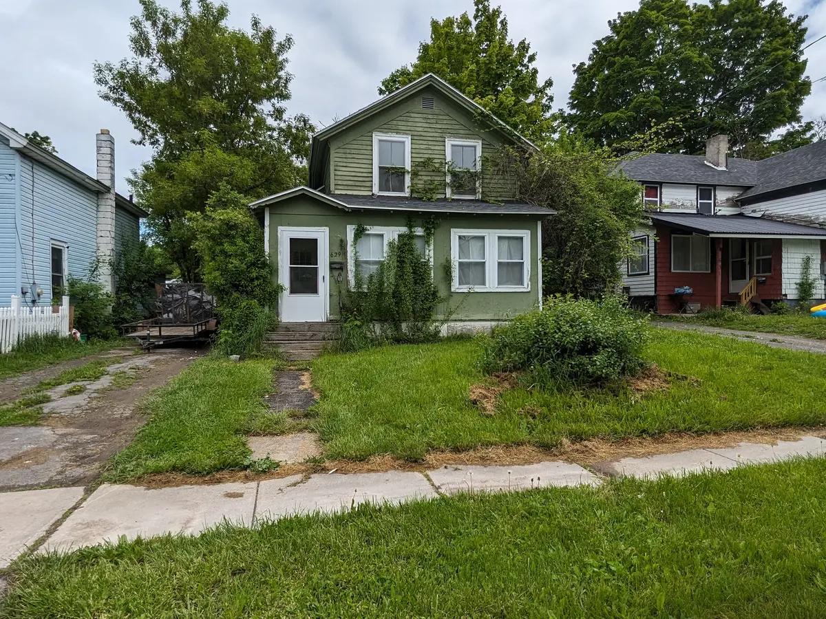 629 Bronson St, Watertown, NY 13601-2801