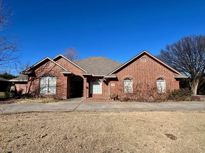 3206 Whippoorwill Ln, Enid, OK 73703-1520