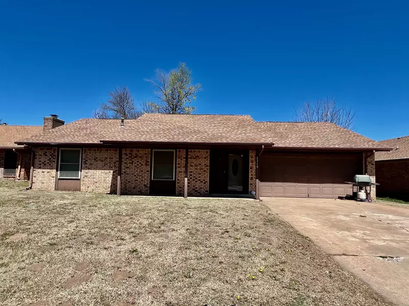 2314 Heritage Trl, Enid, OK 73703-1637