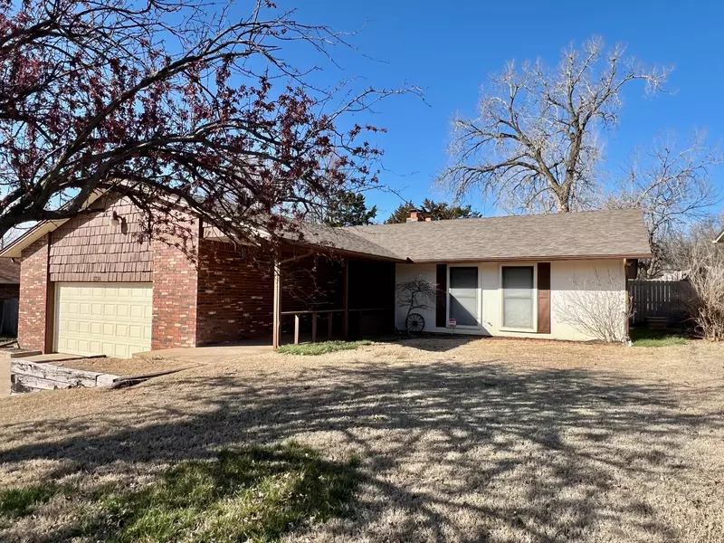 2726 Heritage Trl, Enid, OK 73703-1642