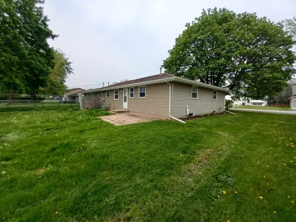 1250 Fatima St, Menasha, WI 54952-1419