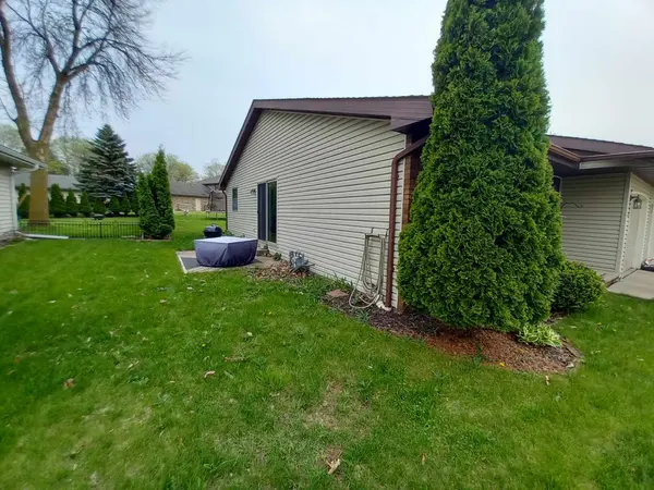 1250 Fatima St, Menasha, WI 54952-1419