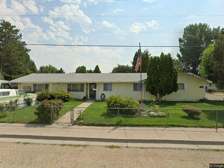 435 N Haskett St, Mountain Home, ID 83647-2557