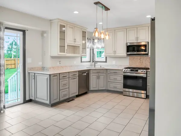 3316 Concord Ct, Lockport, IL 60441-3989