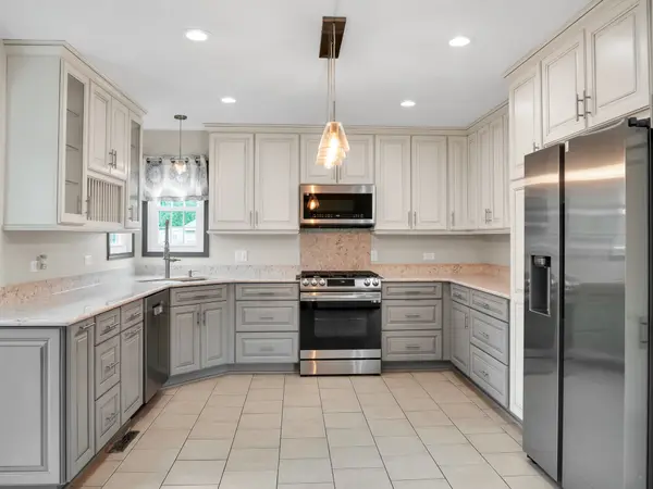 3316 Concord Ct, Lockport, IL 60441-3989
