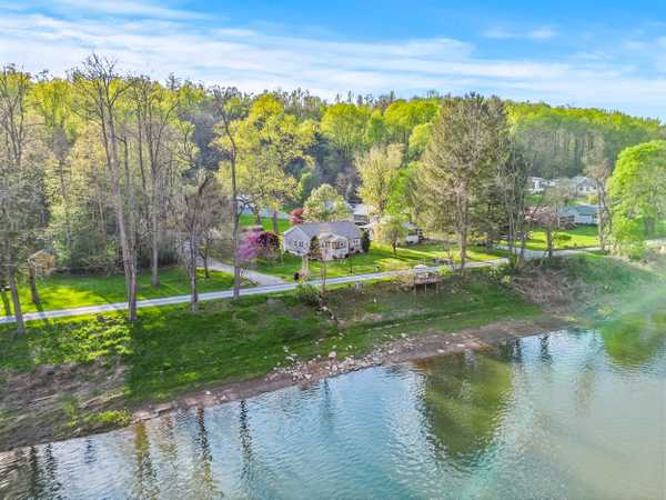 699 Hillville Rd, Karns City, PA 16041-3301