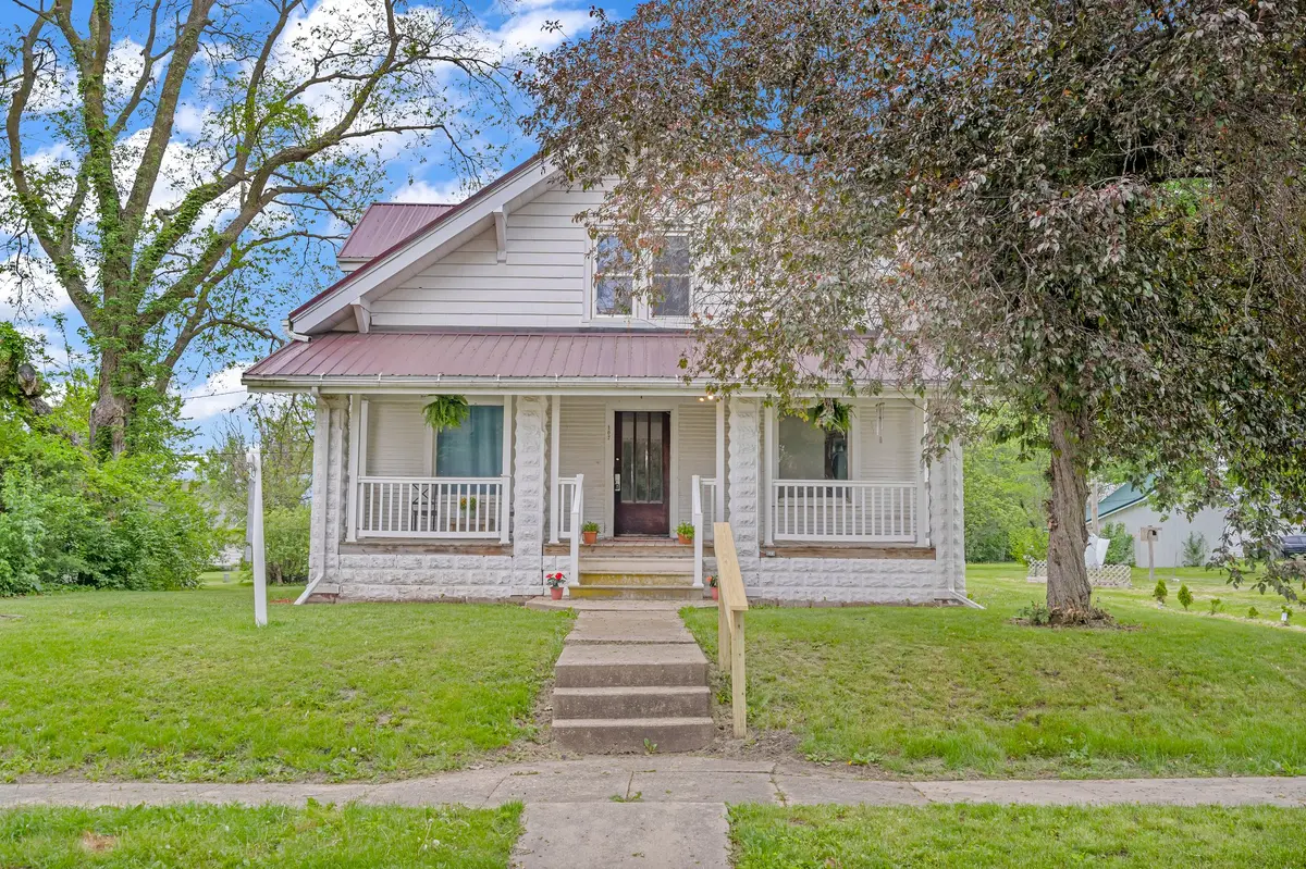 107 Hall Ave, Lowden, IA 52255-9598