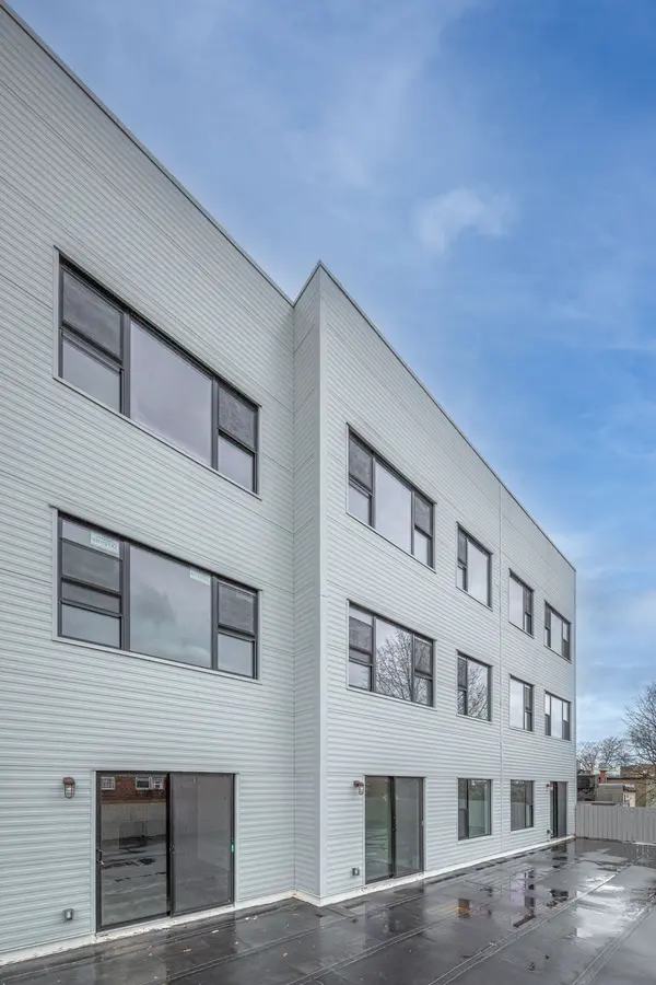 214-33 41st Ave, Bayside, NY 11361