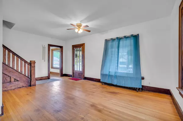 Lowden, IA 52255-9598,107 Hall Ave