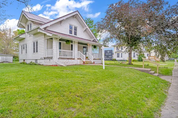 107 Hall Ave, Lowden, IA 52255-9598