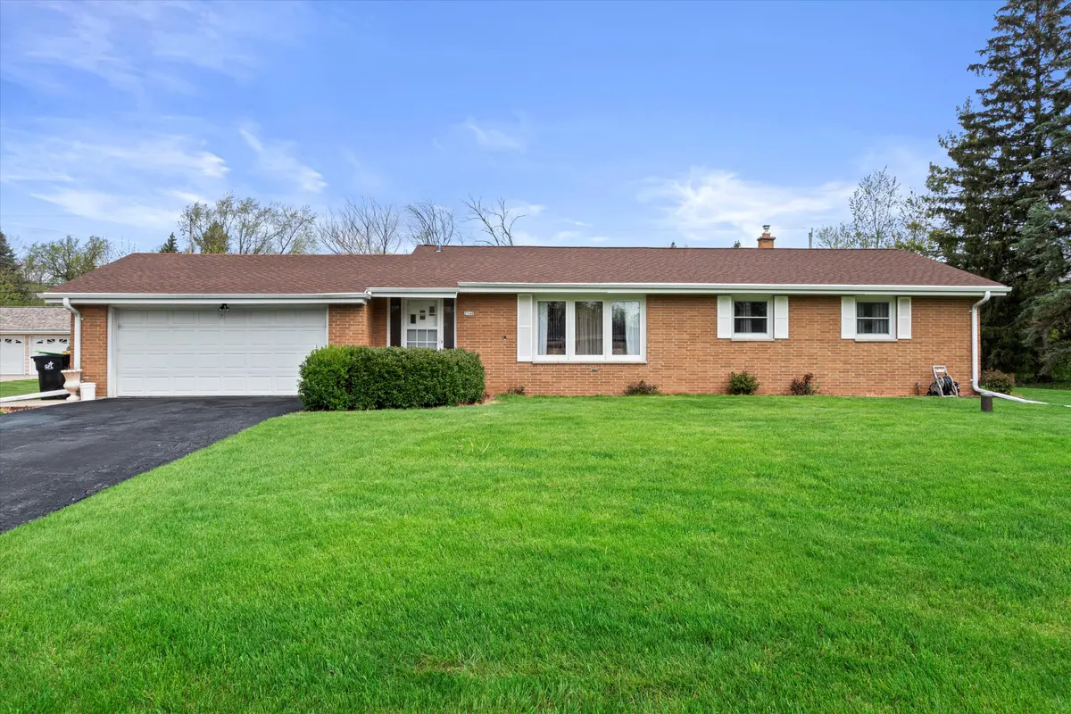 2140 W Woodward Dr, Oak Creek, WI 53154-3639