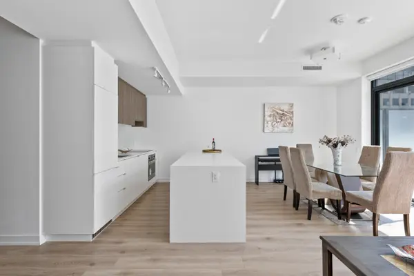 161 Roehampton Ave #805, Toronto, ON M4P 0C8