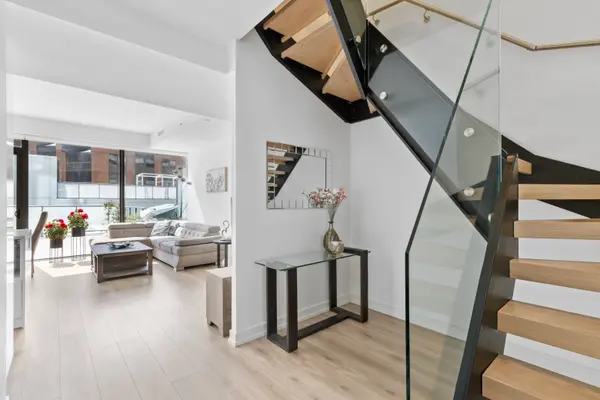 161 Roehampton Ave #805, Toronto, ON M4P 0C8