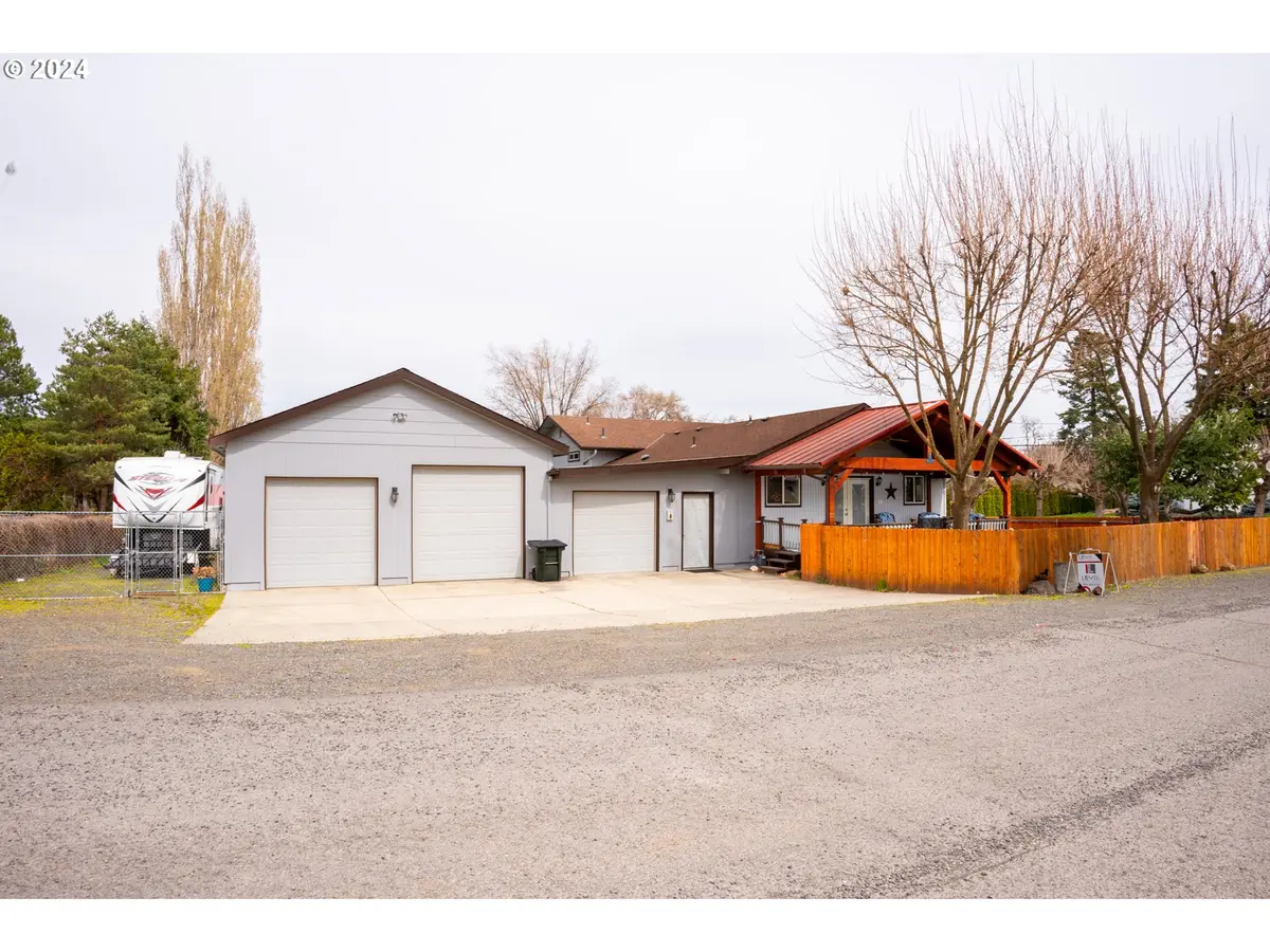 122 S Water St, Weston, OR 97886-5090