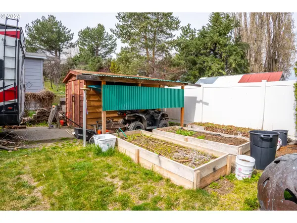 122 S Water St, Weston, OR 97886-5090