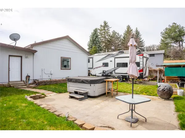 122 S Water St, Weston, OR 97886-5090