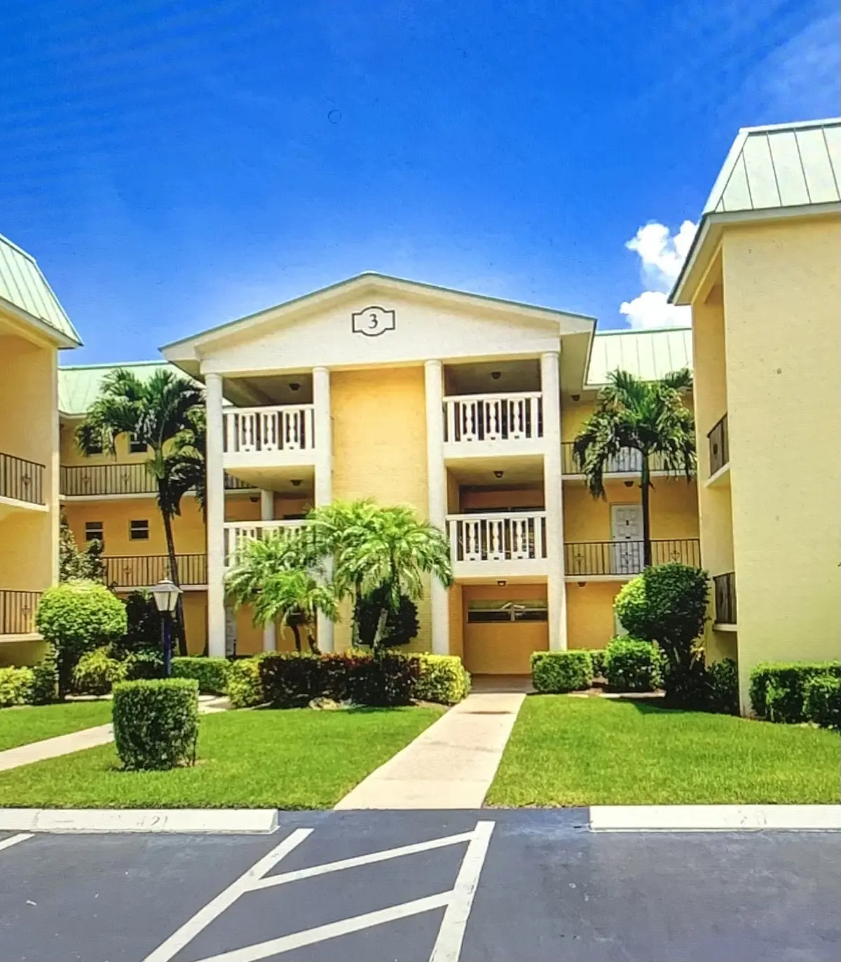 3 Colonial Club Dr #100, Boynton Beach, FL 33435-8309