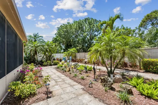 3743 Spring Crest Ct, Lake Worth Beach, FL 33467-2458
