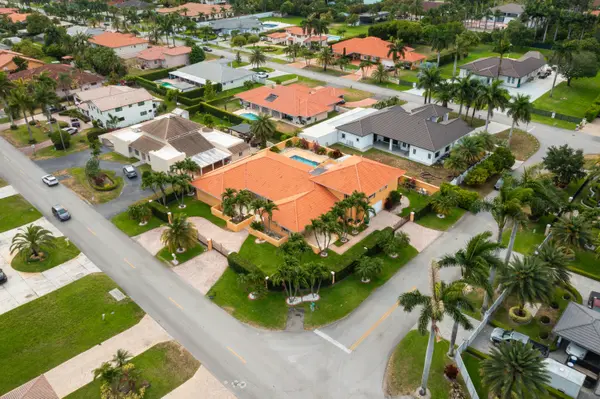 9901 NW 130th St, Hialeah, FL 33018-1661