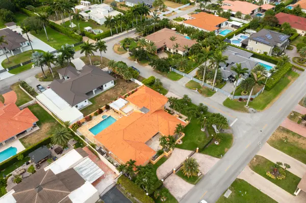 9901 NW 130th St, Hialeah, FL 33018-1661