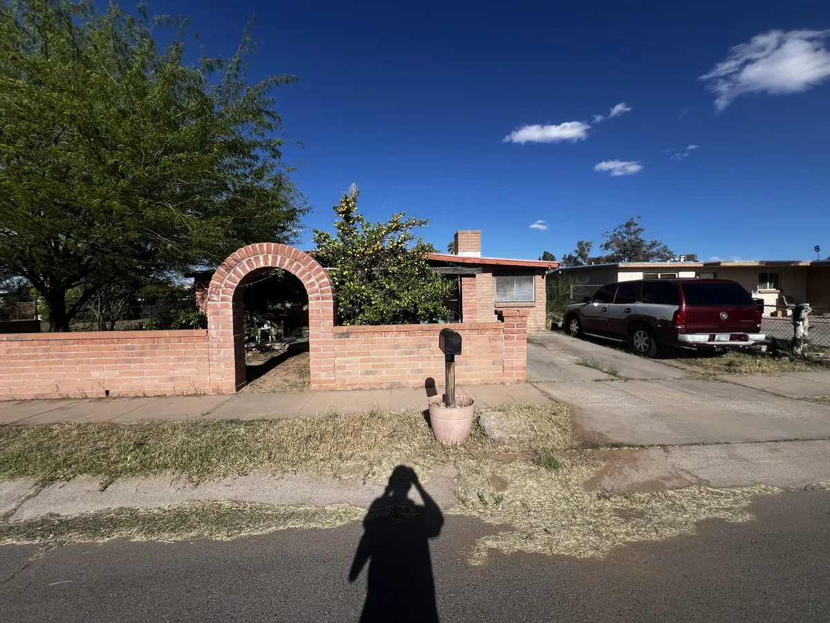 5711 S Columbus Blvd, Tucson, AZ 85706-4811