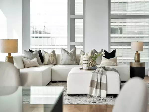 Toronto, ON M5V 0A1,183 Wellington St W