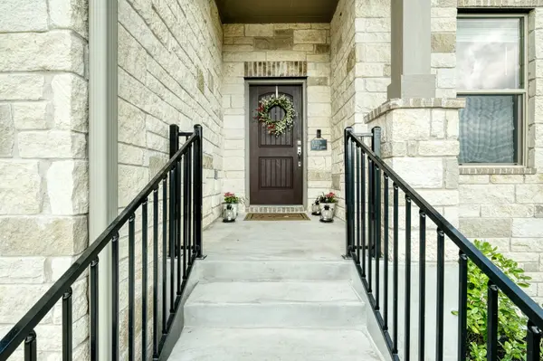 212 Castlefields St, Hutto, TX 78634-2418