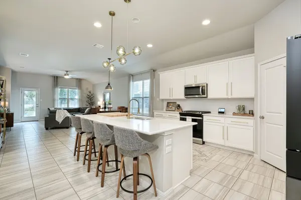 212 Castlefields St, Hutto, TX 78634-2418