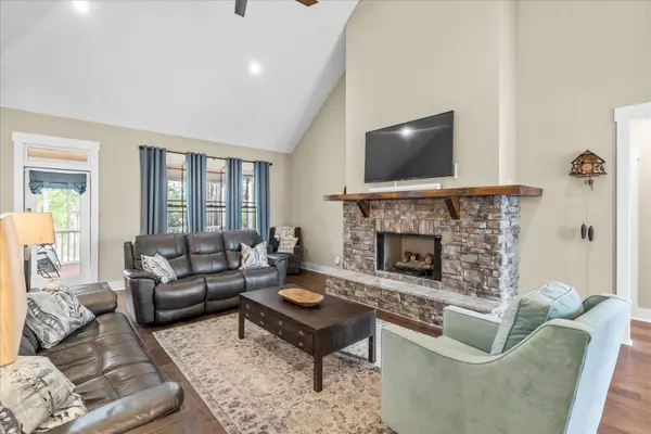 826 Equestrian Dr, Soddy-daisy, TN 37379-1704