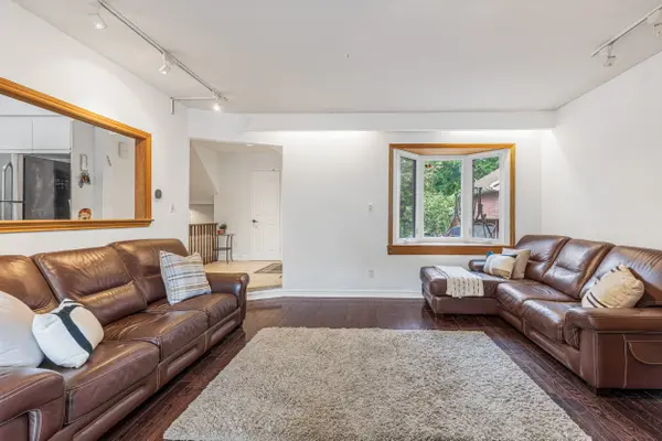 152 McMorran Cres, Vaughan, ON L4J 2Y2