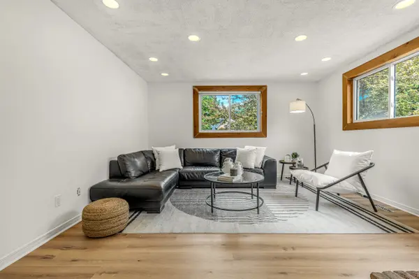 152 McMorran Cres, Vaughan, ON L4J 2Y2