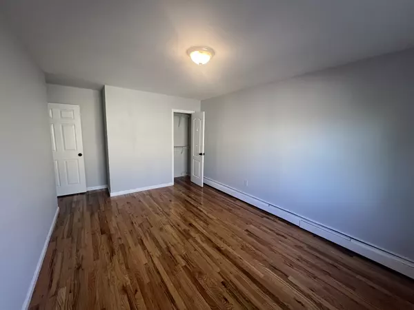 Far Rockaway, NY 11693,2-14 Beach 91st St #3