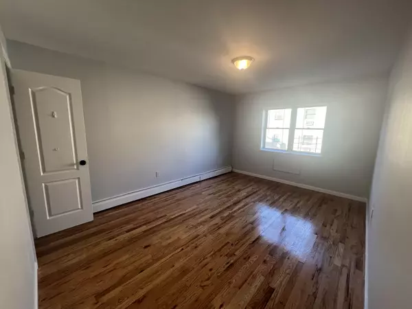 Far Rockaway, NY 11693,2-14 Beach 91st St #3