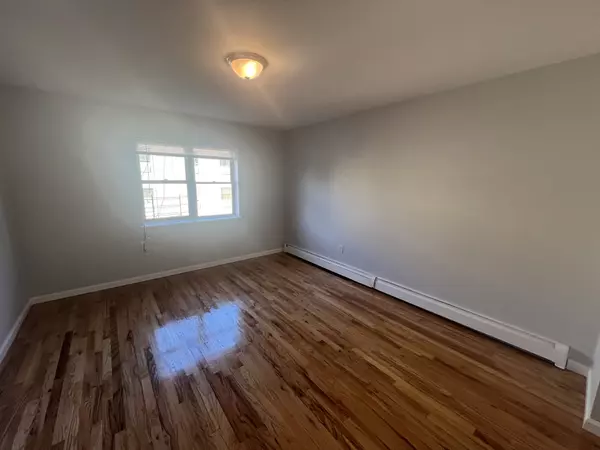 Far Rockaway, NY 11693,2-14 Beach 91st St #3