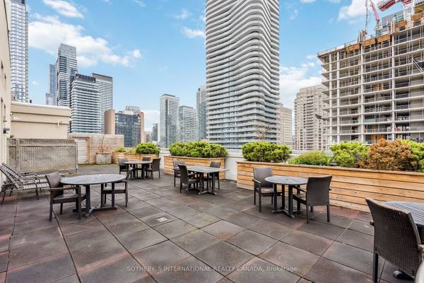 Toronto, ON M4Y 3B2,8 Wellesley St E #302