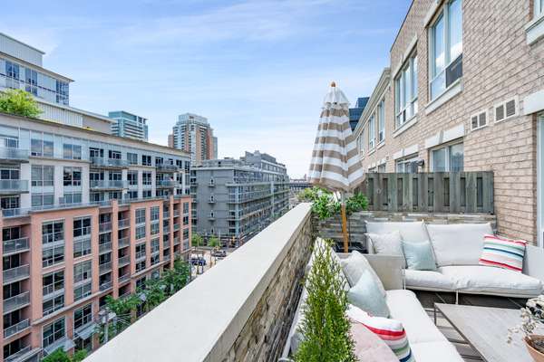 1000 King St W, Toronto, ON M6K 3N1