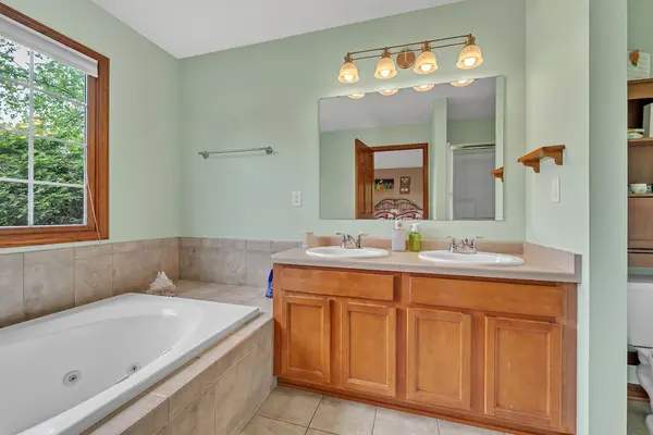 8910 Red Hawk Cir, Racine, WI 53406-3032