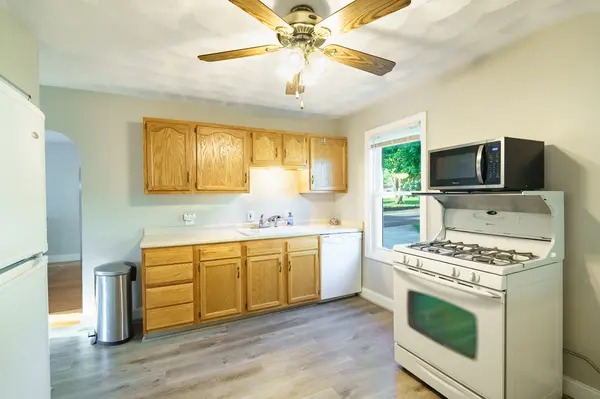 18 Chamberlain St, Smithfield, RI 02917-3713