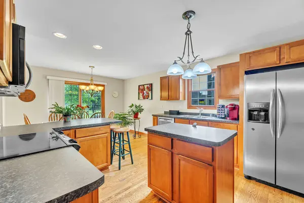 8910 Red Hawk Cir, Racine, WI 53406-3032