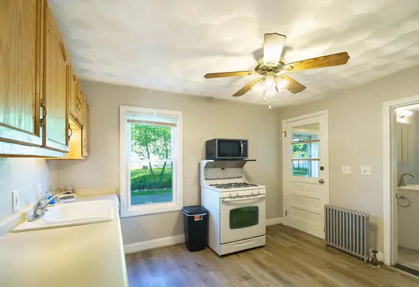 18 Chamberlain St, Smithfield, RI 02917-3713